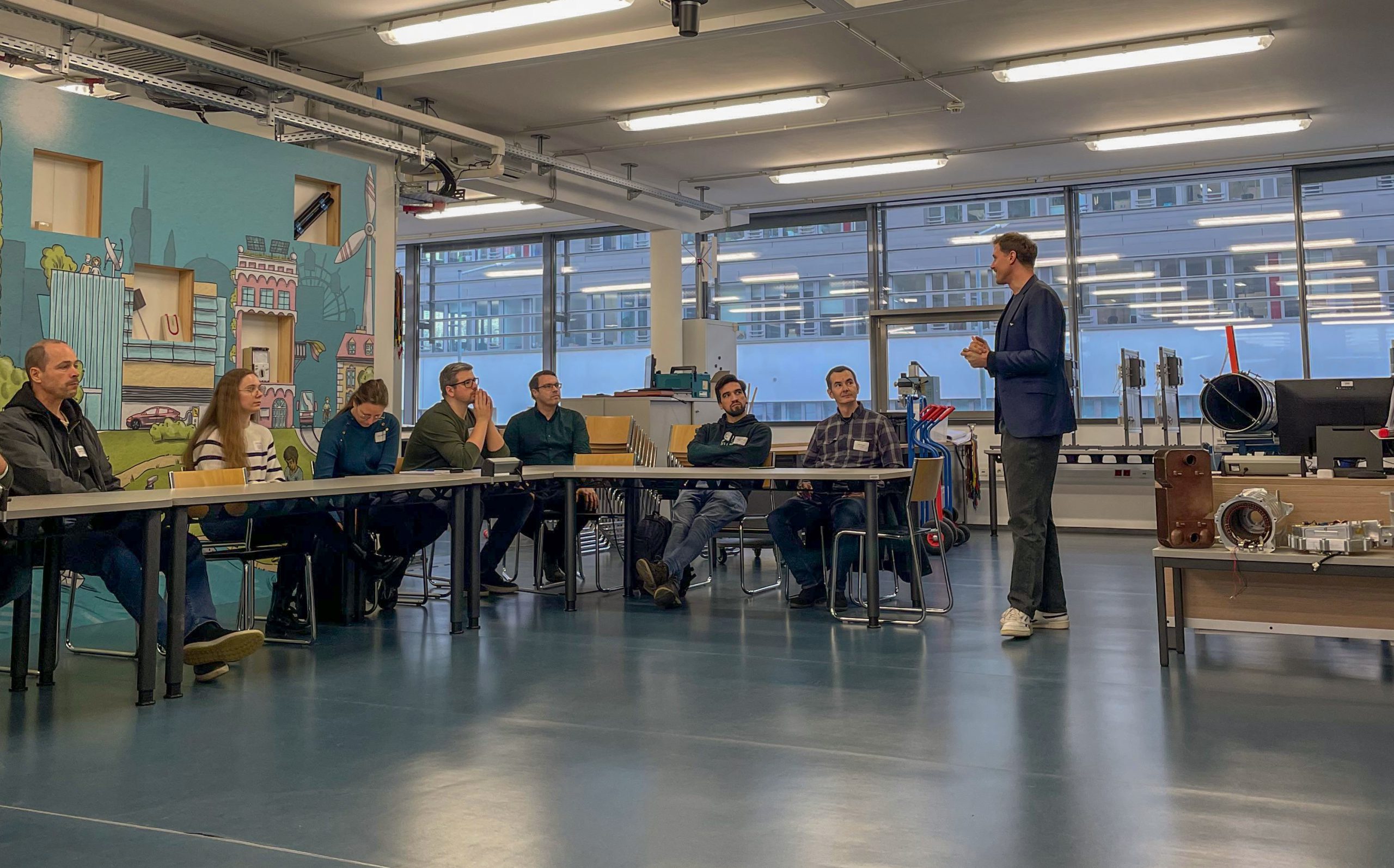 Lab Tour zu Niederspannungs-Gleichstromnetzen im Rahmen der OVE DC Days ...